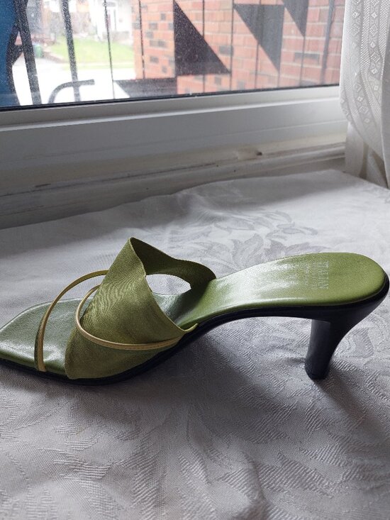 Italian Shoemakers Shoes - Italian Shoemakers Women's Size 10 Green Satin Mules Made In Italy